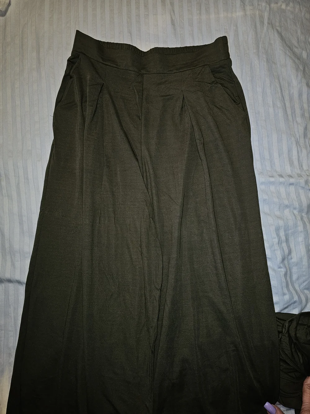 Women’s Olive Green V-Neck Cropped Top and Ankle Pants Set